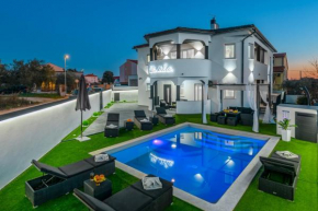 Complex Villa White